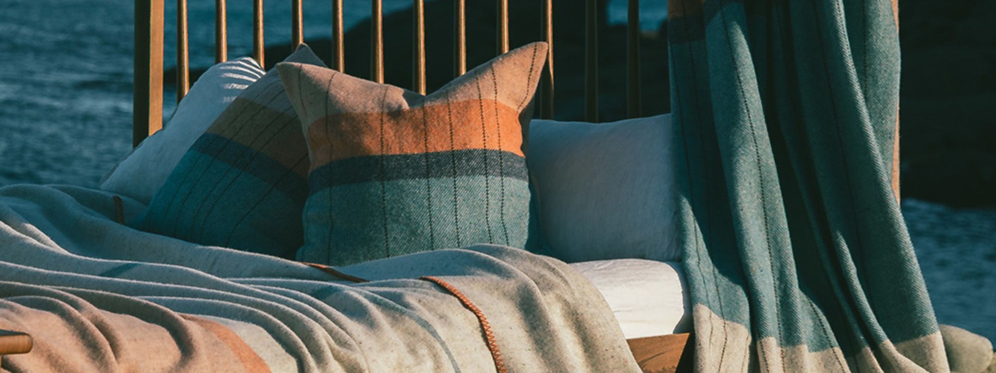 Best Blankets for Winter: 5 Cosy Merino Wool Picks
