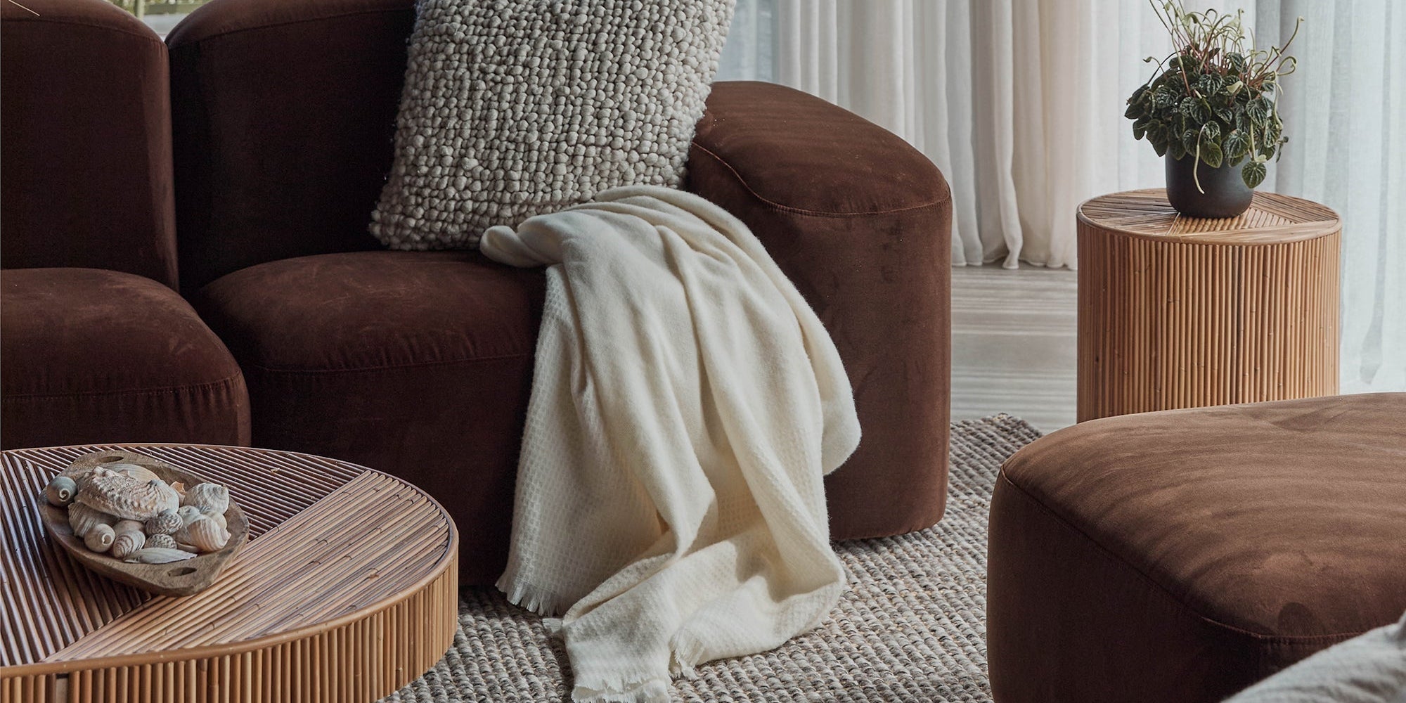 Merino Wool vs Lambswool: What’s the Difference and Which Is Better?