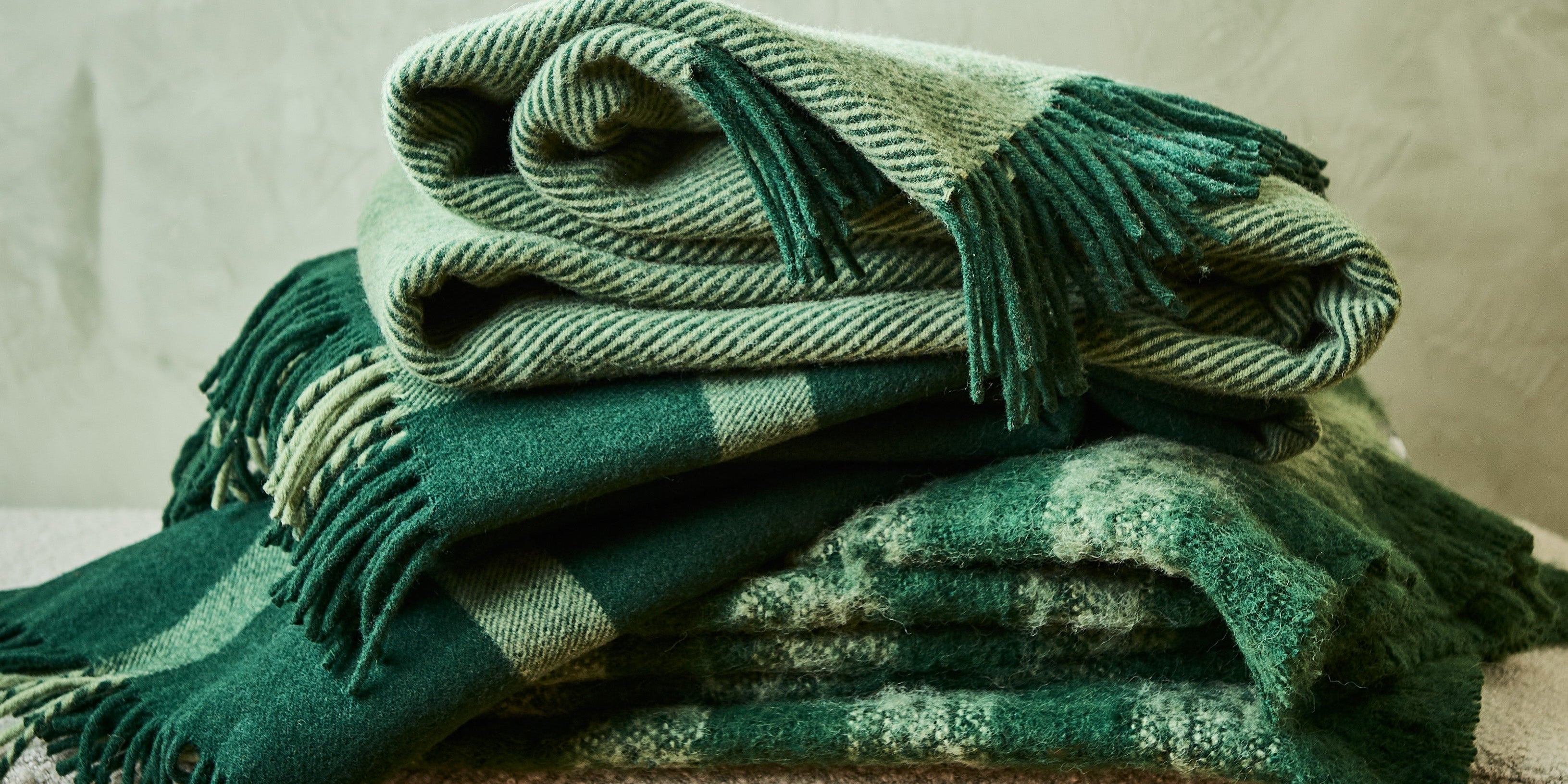 4 Different Ways to Style a Throw Blanket