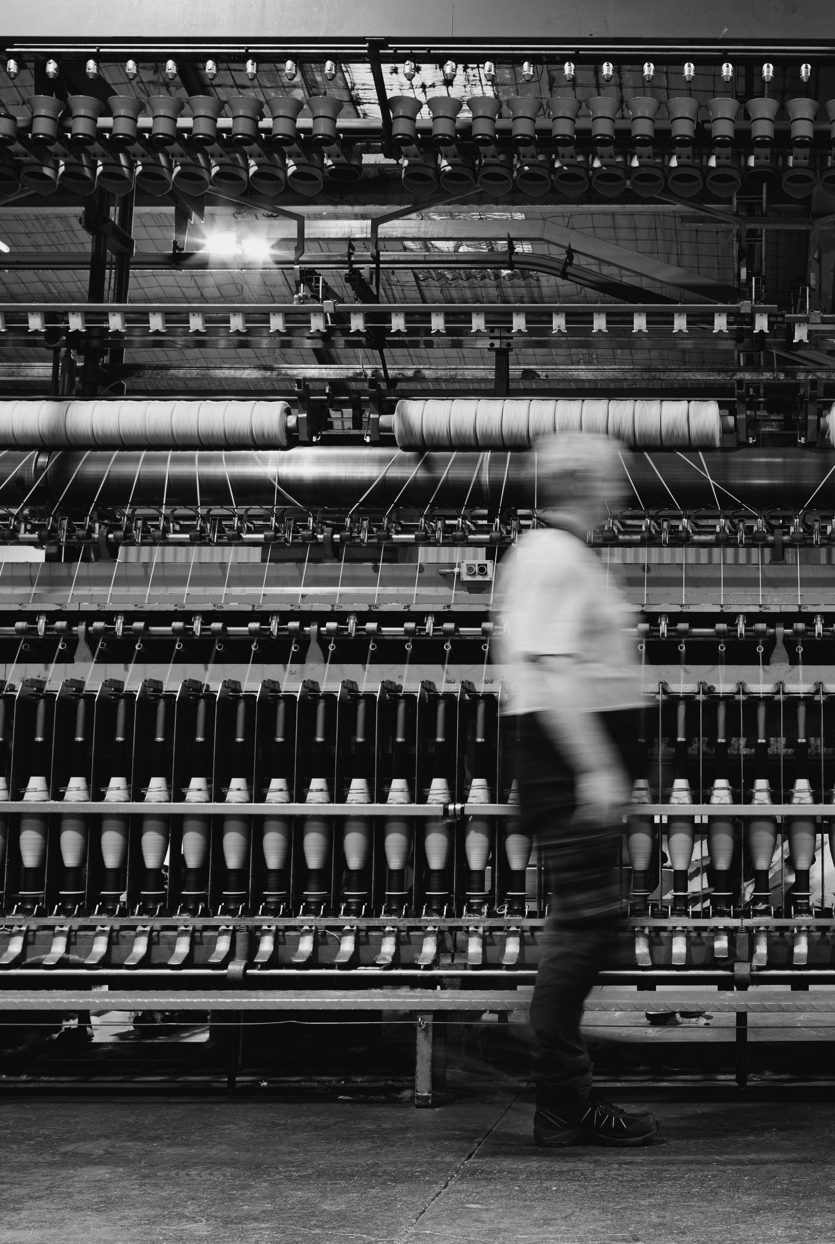 A motion shot of the spinning frame. 