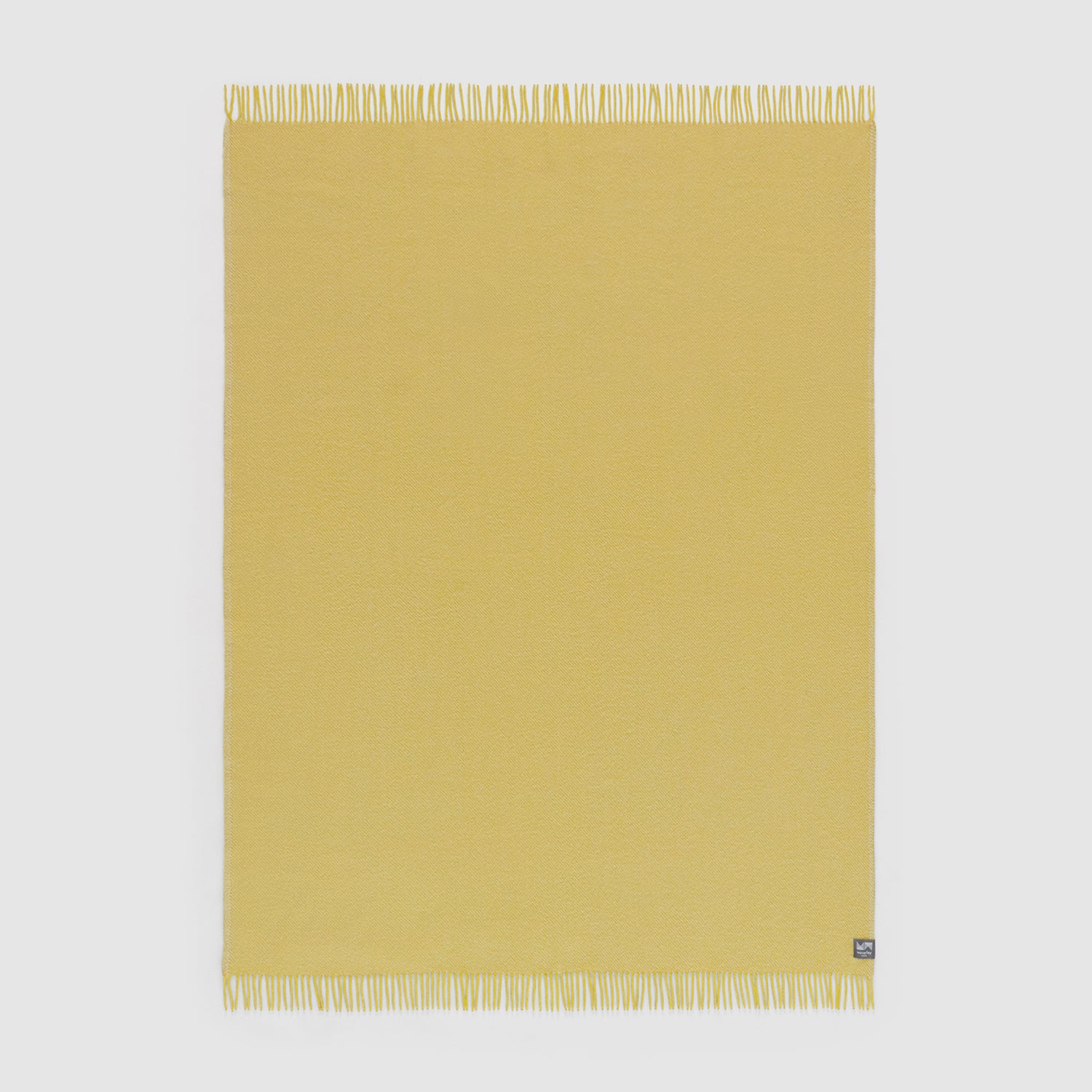 A full view of the diagonal throw in citrine, demonstrating how the two colours blend into one from afar.